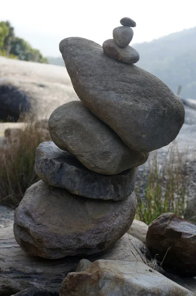 Great pyramid of stones on the background  wild nature. — Stock Photo, Image