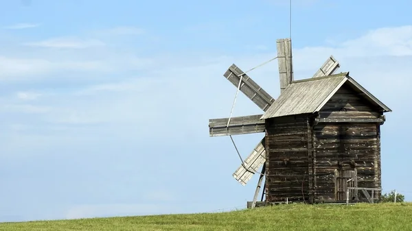 Antiguo molino de viento ruso —  Fotos de Stock