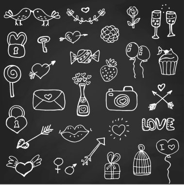 Sevgililer günü doodle öğeleri tebeşir tahtası üzerinde kümesi