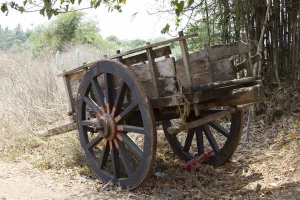 Viejo vagón indio de madera para el transporte — Foto de Stock