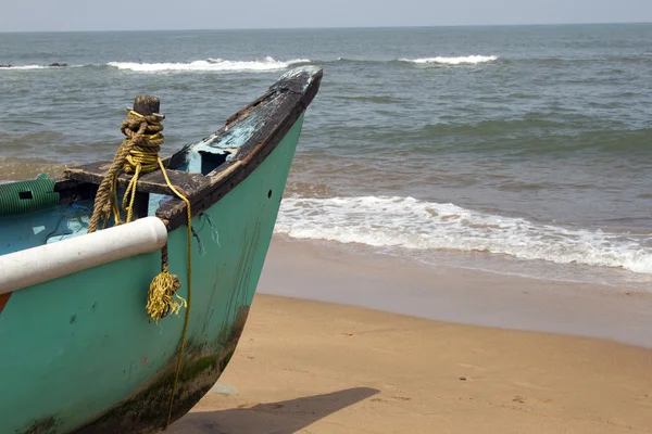 The parking of the old cargo ships stand. Cemetery of the old ships India, Goa. — Stock Photo, Image