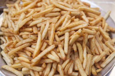 İştah açıcı ızgara patates bir plaka üzerinde