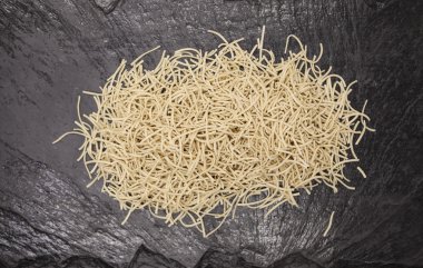 Makarnalık Buğday taş zemin, closeup üzerine güzel ev yapımı İtalyan makarna