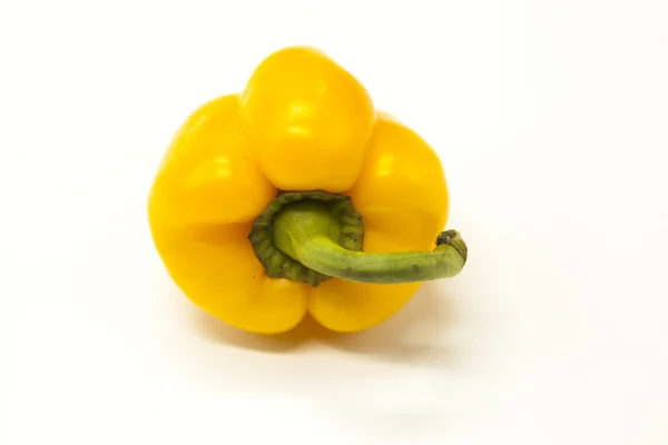 Fresco succoso giallo dolce pepe da vicino su uno sfondo bianco . — Foto Stock