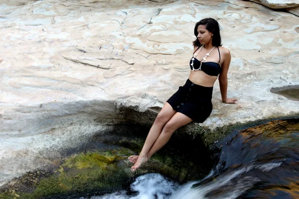 Hispanic Woman Waterfall — Stock Photo, Image