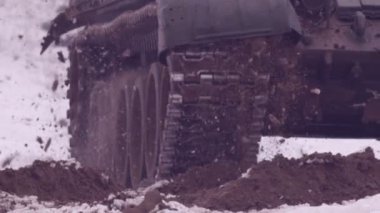 Şasi tank. ağır çekim.