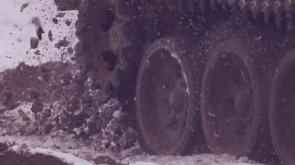 Chassis-tank. Slow motion. — Stockvideo