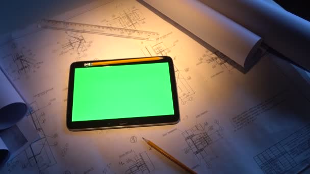 Green screen. tablet PC lays on the drawing. — Stock Video