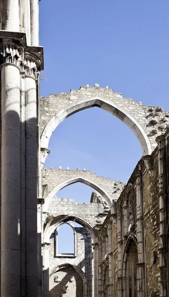 Руины монастыря Кармо — стоковое фото