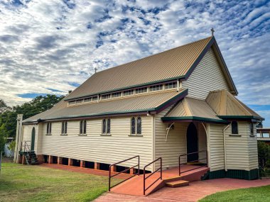 Goonaneman Kilisesi cephesi, 1900 'den 1958' e kadar Childers, Bundaberg Bölgesi, Queensland, Avustralya 'da inşa edildi.