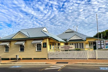 Childers Ambülans Ekibi 'nin ön cephesi, 1924 yılında Childers, Bundaberg Bölgesi, Queensland, Avustralya' da inşa edildi.