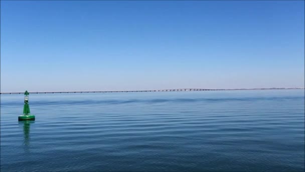 Bouée latérale utilisée dans le pilotage maritime — Video