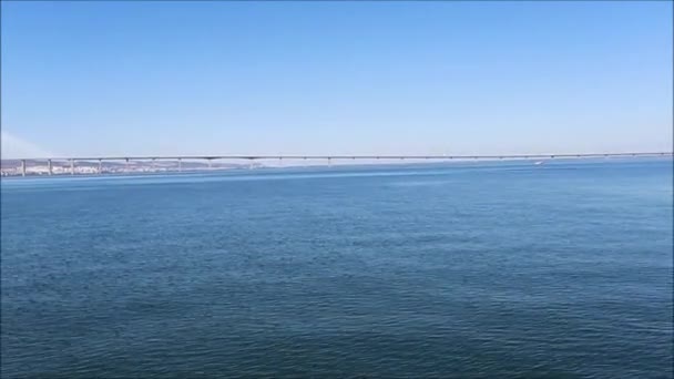 Ponte Vasco da Gama Atravessando o Rio Tejo — Vídeo de Stock