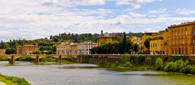 Arno Nehri ve Ponte delle Grazie    