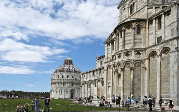Pisa Baptistry and Cathedral — Stock Photo, Image