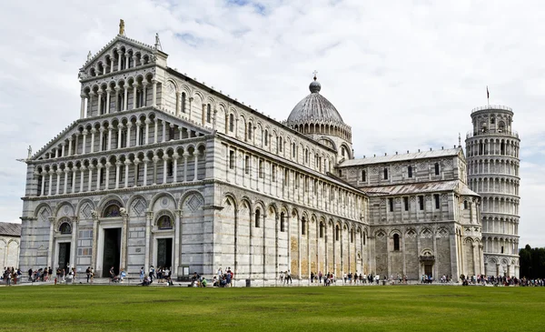Pisa kathedraal en scheve toren — Stockfoto