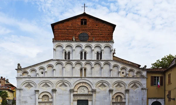 Церковь Санта-Мария-Фориспорттам в Лукке — стоковое фото