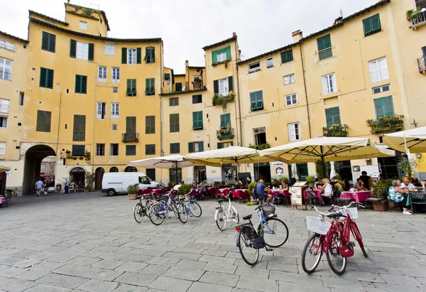 Lucca Piazza Dellanfiteatro —  Fotos de Stock