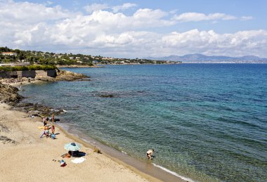 Plaj manzarası Fransız Riviera'sında