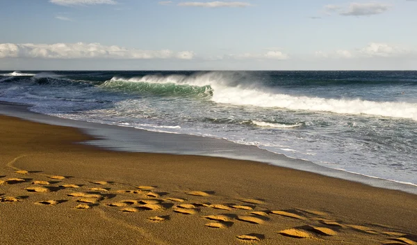 Θυελλώδεις Surf στην παραλία κουδουνιών — Φωτογραφία Αρχείου