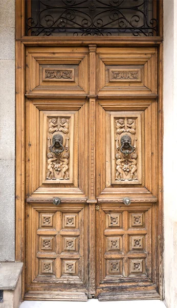 Détail d'une porte en bois à Tolède — Photo