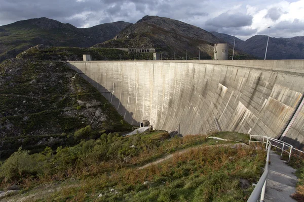 Dam van Vilarinho das Furnas — Stockfoto