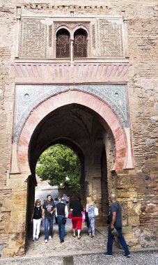 Alhambra kapı şarap