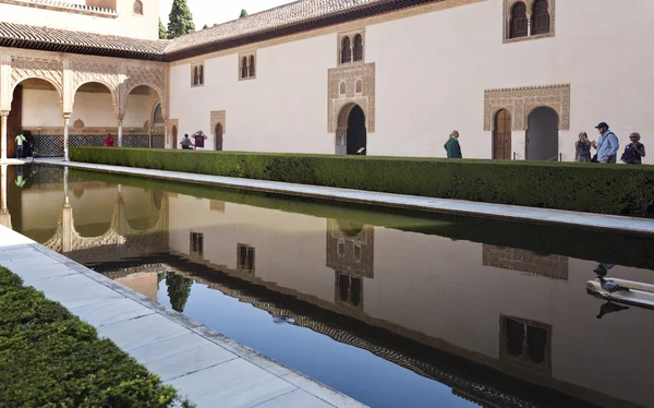 Cour des Myrtes de l'Alhambra South Portico, le 8 septembre 2015, à Grenade, Espagne — Photo