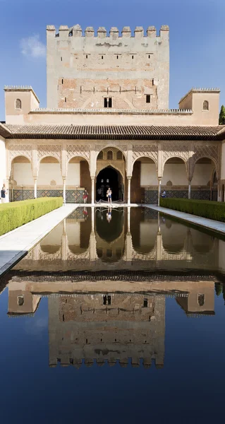 Alhambra суд миртами відображення, на 8 вересня 2015 року у Гранаді, Іспанія — стокове фото