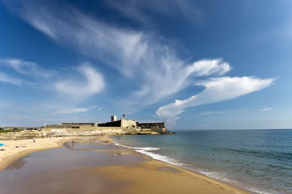 Carcavelos Beach and Saint Julian Fortress — Stock Photo, Image