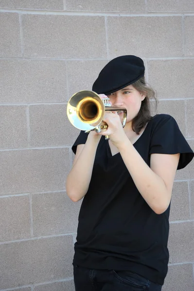 Trompetista femenina de jazz . —  Fotos de Stock