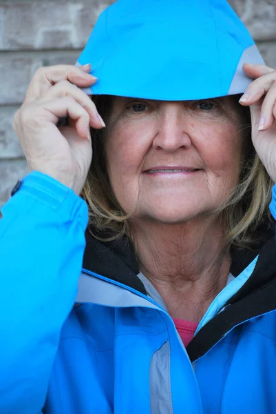 Maturo Femminile Biondo Bellezza Espressioni All Aperto — Foto Stock