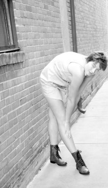 Kadın güzellik mankeni ifadeleri dışarıda..