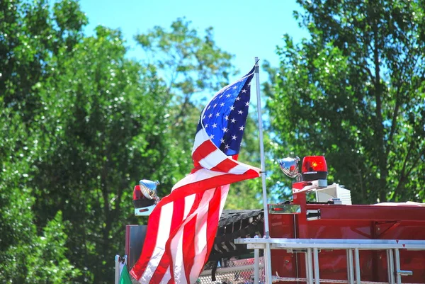 Usa Flagge Auf Einem Feuerwehrauto Bei Einer Parade Freien — Stockfoto