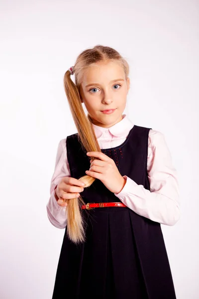 Chica Estricto Uniforme Negro Sobre Fondo Blanco —  Fotos de Stock