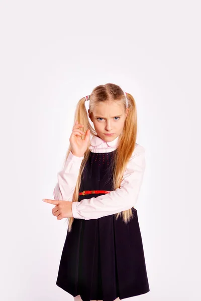 Menina Uniforme Preto Estrito Fundo Branco — Fotografia de Stock