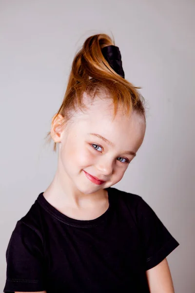 Bonito Menina Preto Espátula — Fotografia de Stock