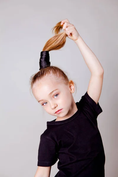 Bonito Menina Preto Espátula — Fotografia de Stock