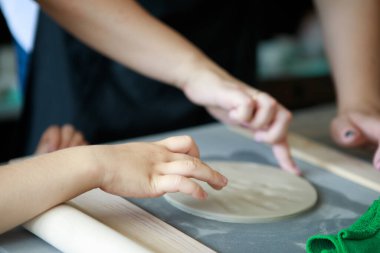 Fotoğraf sürecin ayrıntılarını gösterir