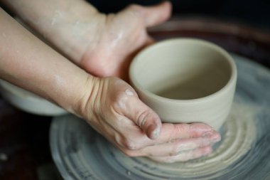 Fotoğraf sürecin ayrıntılarını gösterir