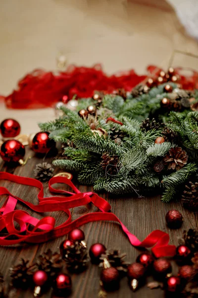 クリスマスの装飾の要素 赤いクリスマスボール クローズアップ — ストック写真