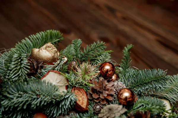 Elementos Adornadocorona Navidad Sobre Fondo Madera Tablón —  Fotos de Stock