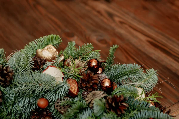 Elementos Adornadocorona Navidad Sobre Fondo Madera Tablón —  Fotos de Stock