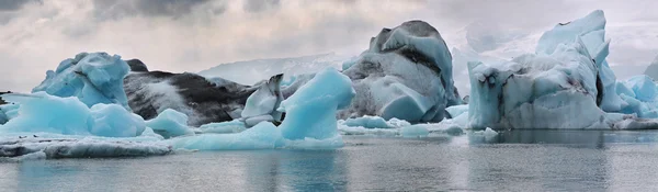 Isberg i glaciären lagunen. Island. — Stockfoto