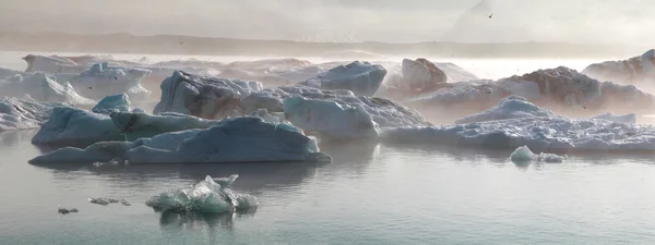 Isberg i glaciären lagunen. Island. — Stockfoto