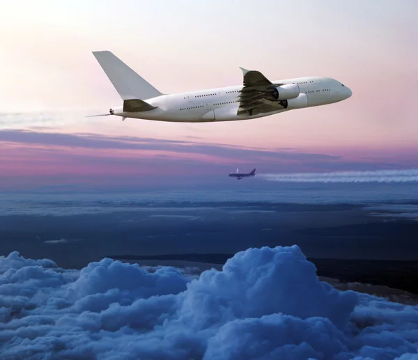 Vliegtuig nemen af in de hemel. — Stockfoto