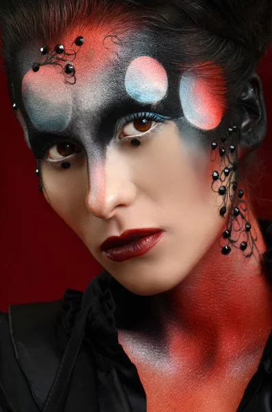 Mooi meisje met creatieve kunst make-up — Stockfoto