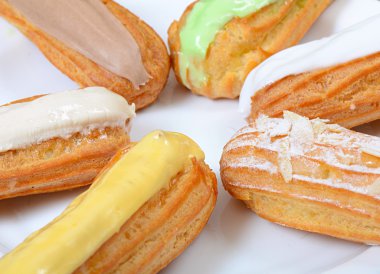 Eklerleri renkli buzlanma ile