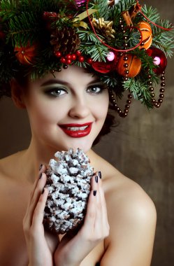 Noel çelenk kadınla