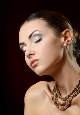 Güzel, şehvetli kadın.